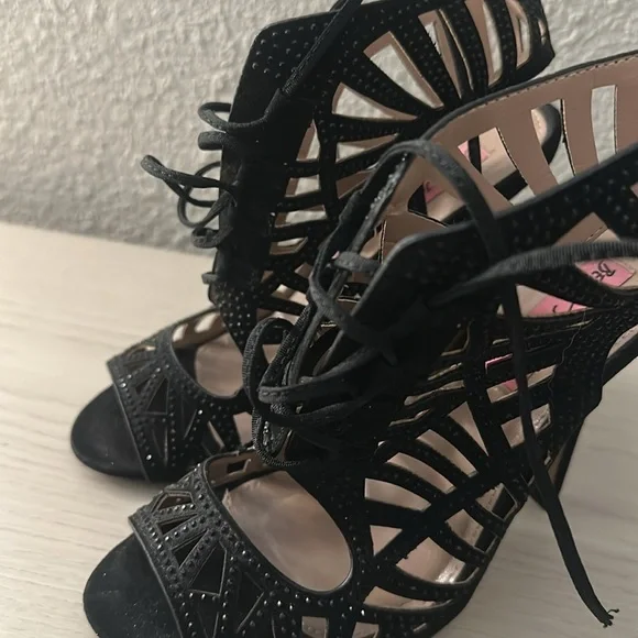 Betsy Johnson Elegant Black Lace-Up Women's Heels size 6.5 - Picture 2 of 7